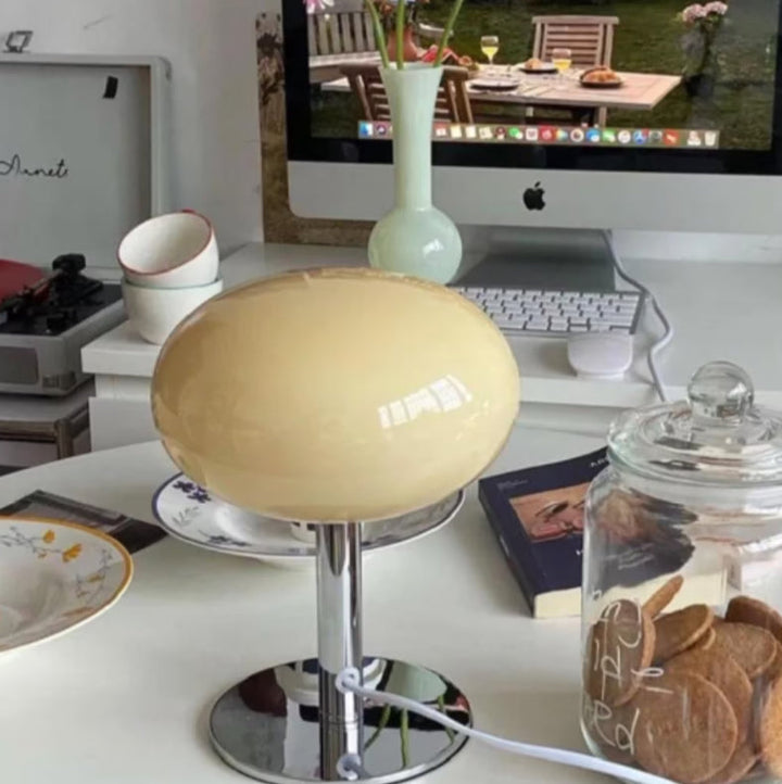 SérénitéMagique - Elegant Beige Table Lamp for Ambient Lighting Kalsten