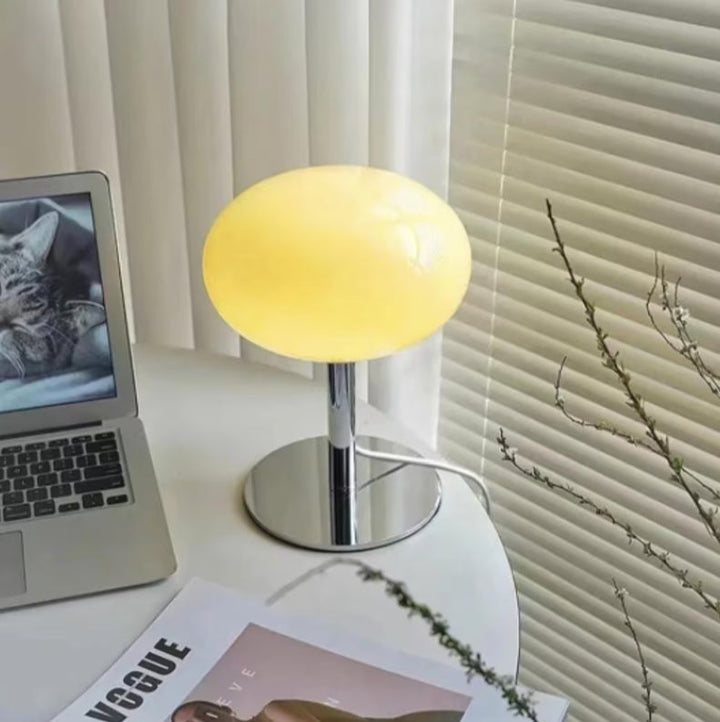 SérénitéMagique - Elegant Beige Table Lamp for Ambient Lighting Kalsten