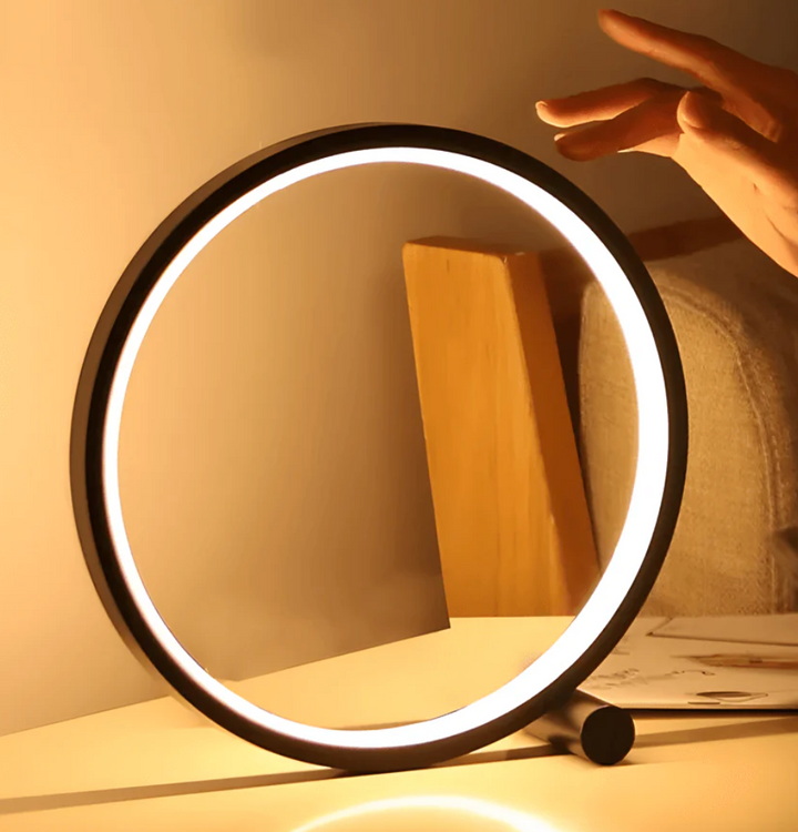 Minimalistic table lamp with touch and dimming function | Kalsten