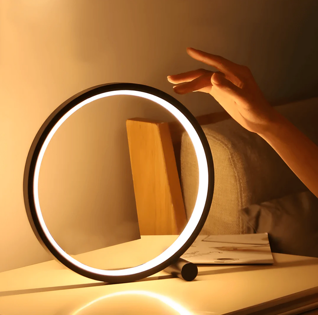 Minimalistic table lamp with touch and dimming function | Kalsten