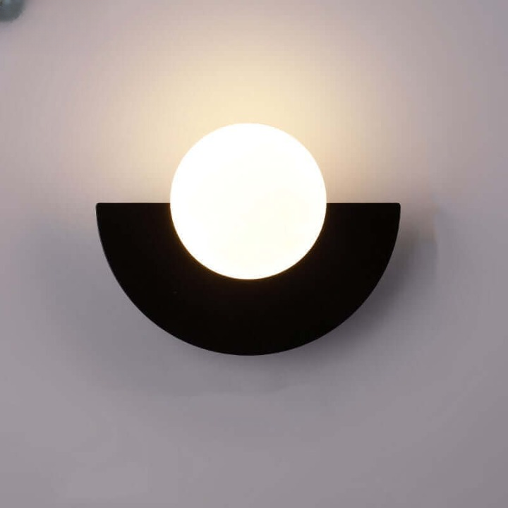 Noorderlicht Charm - Halfmoon Wall Lamp of Metal Kalsten