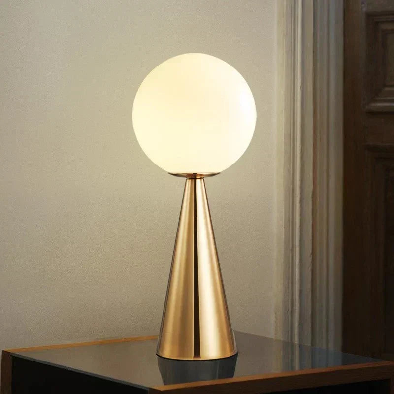 Modern table lamp in luxurious style | Kalsten
