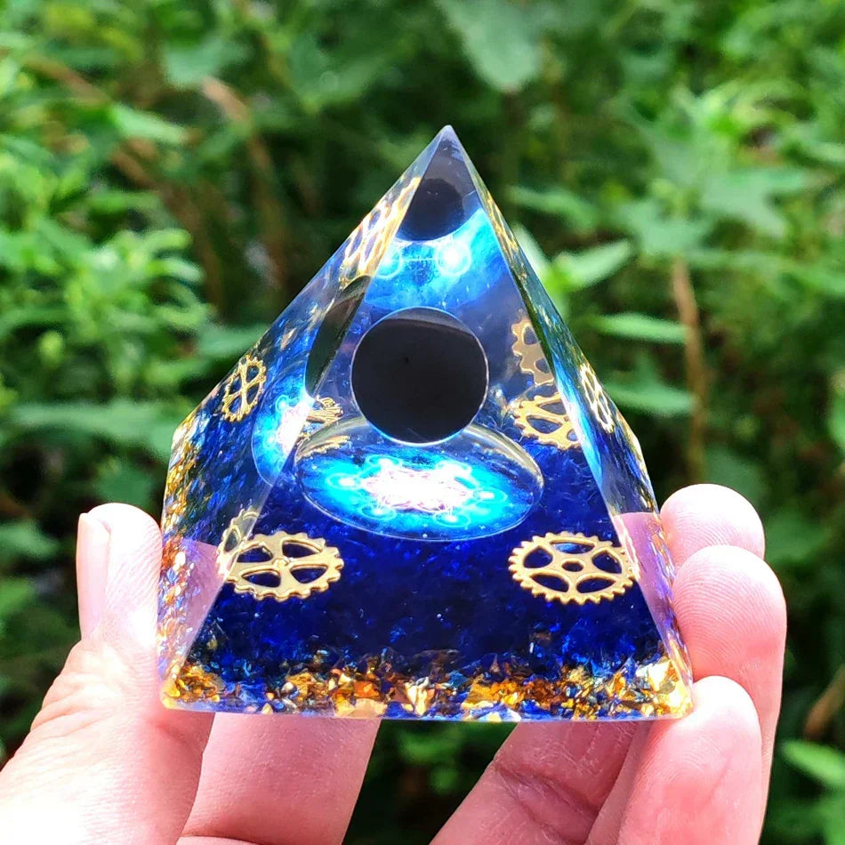 Orgonite Pyramid with Amethyst Pendulum – Energy, Protection and Decoration | Kalsten