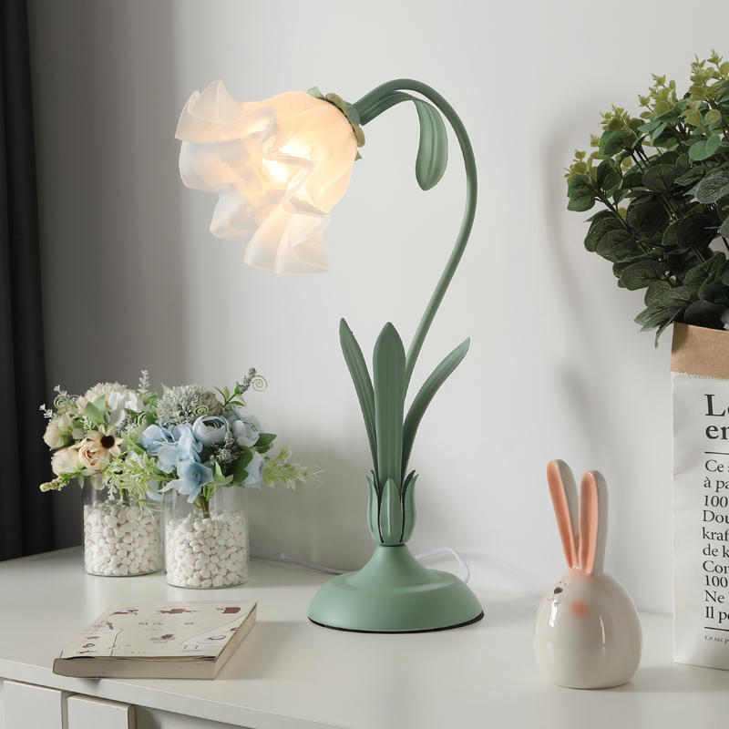 Flower Charm Nordic Style Table Lamp | Kalsten