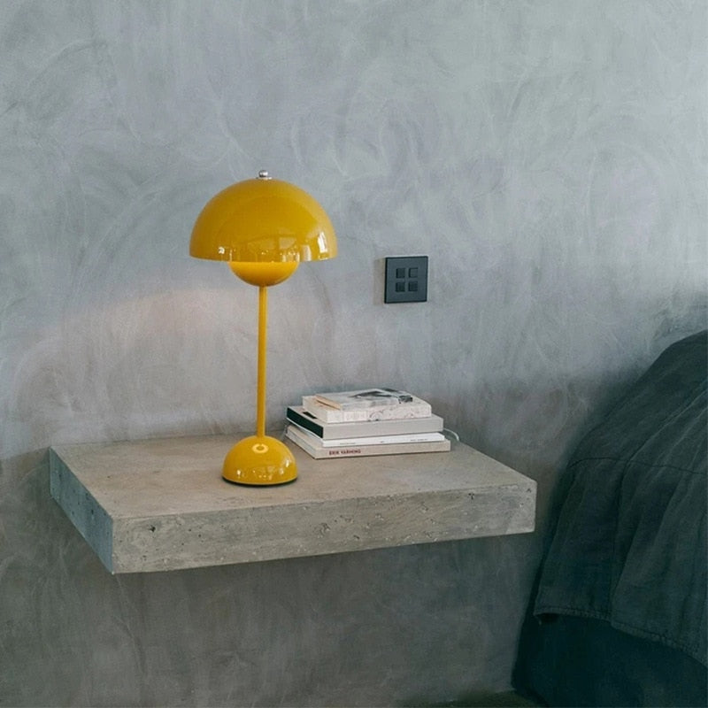 Bud LED table lamp – Metal, modern, 220V | Kalsten