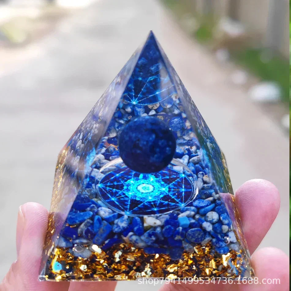 Orgonite Pyramid with Amethyst Pendulum – Energy, Protection and Decoration | Kalsten