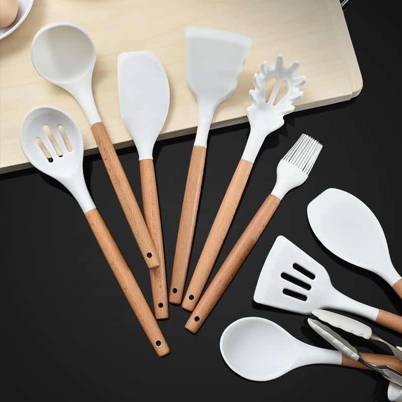 Kitchen set with 11 pieces in wood / silicone including holder (black or white) | Kalsten