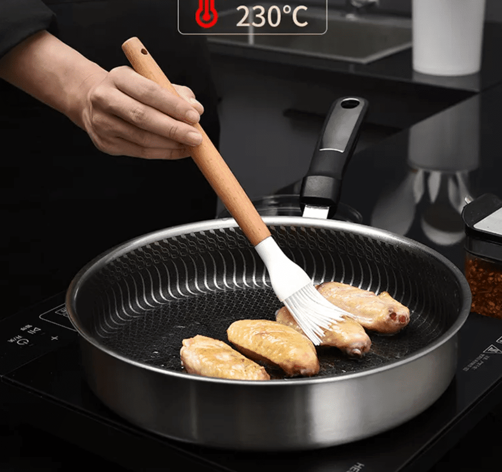 Kitchen set with 11 pieces in wood / silicone including holder (black or white) | Kalsten