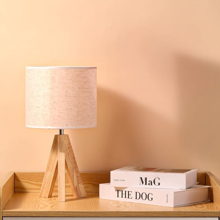 Solara Minimalist Tripod Table Lamp | Kalsten