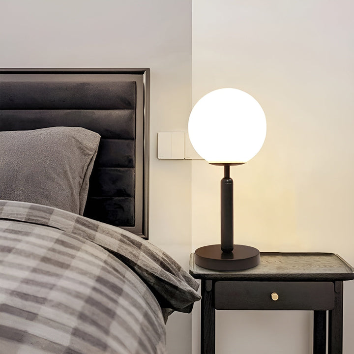 SphereShine Luxe Table Lamp of Glass & Brass – Elegance and LED Kalsten