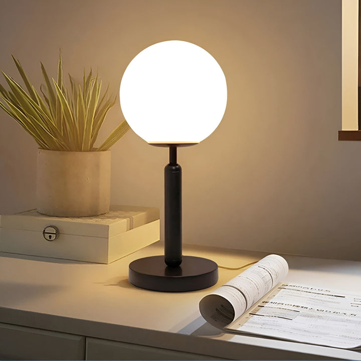 SphereShine Luxe Table Lamp of Glass & Brass – Elegance and LED Kalsten