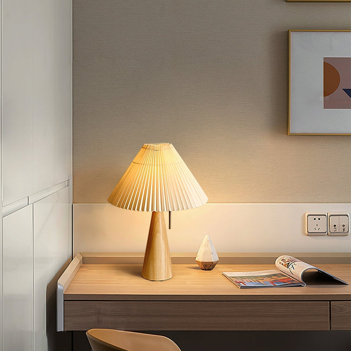 AntiqueRadiance – Elegant Wood and Metal Table Lamp | Kalsten