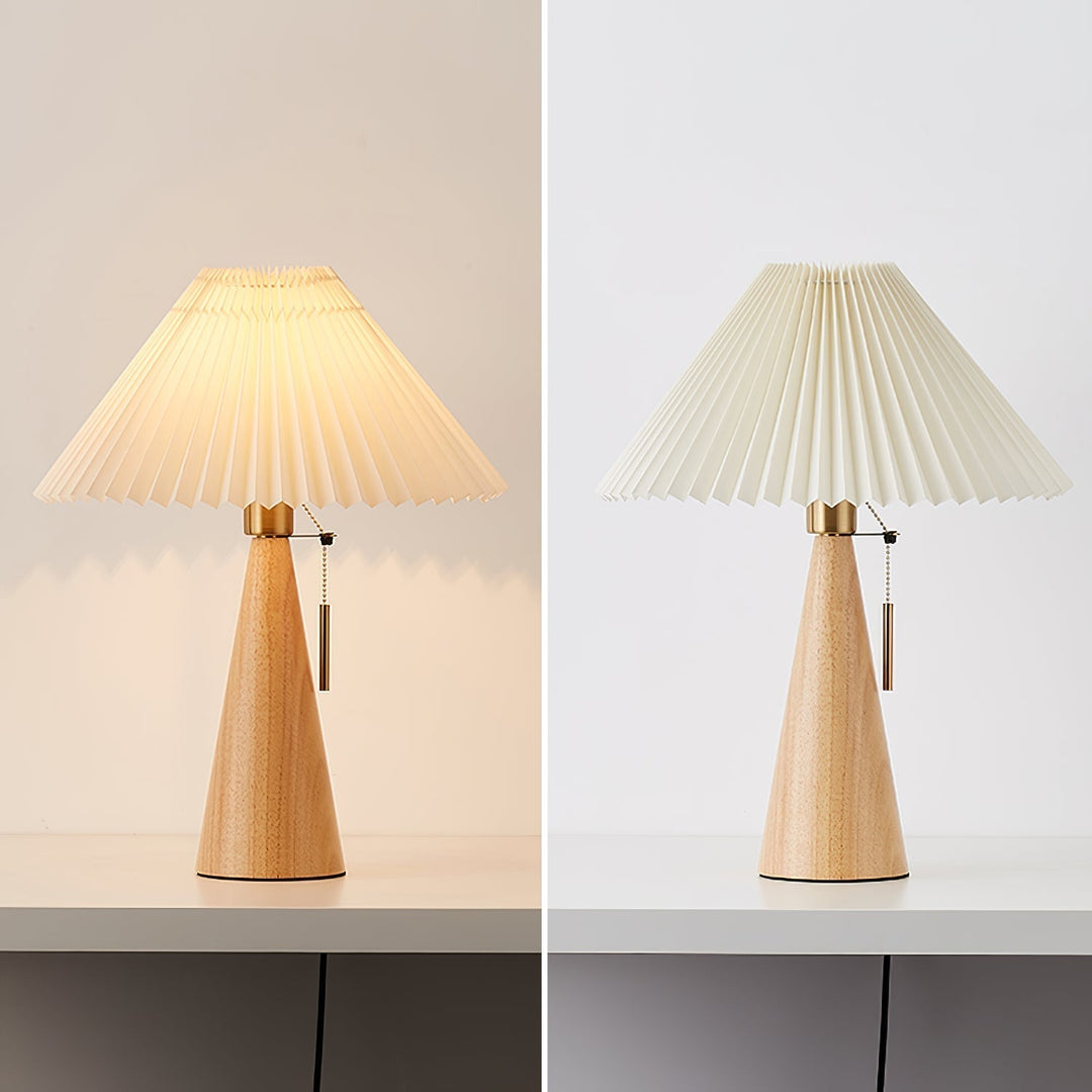AntiqueRadiance – Elegant Wood and Metal Table Lamp | Kalsten