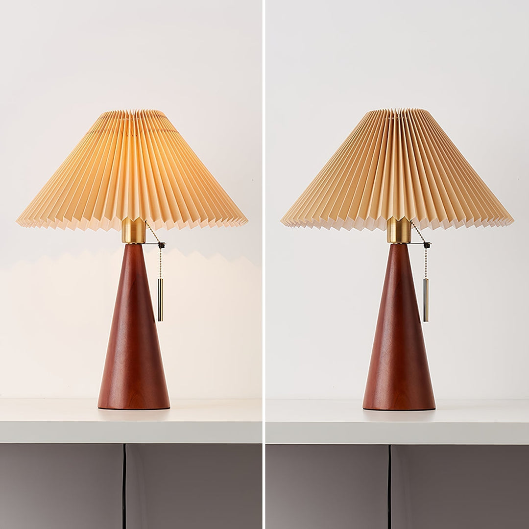 AntiqueRadiance – Elegant Wood and Metal Table Lamp | Kalsten
