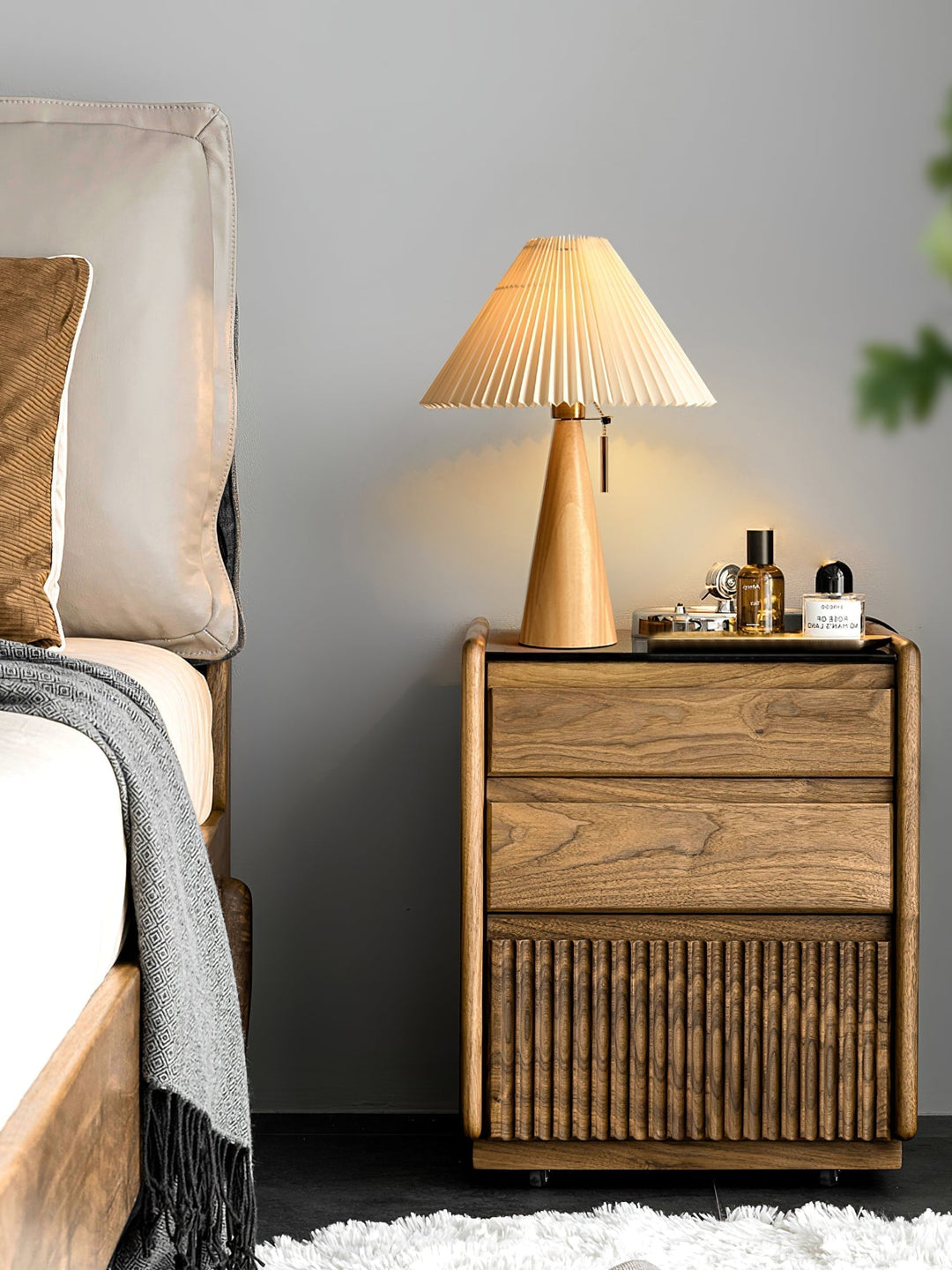 AntiqueRadiance – Elegant Wood and Metal Table Lamp | Kalsten