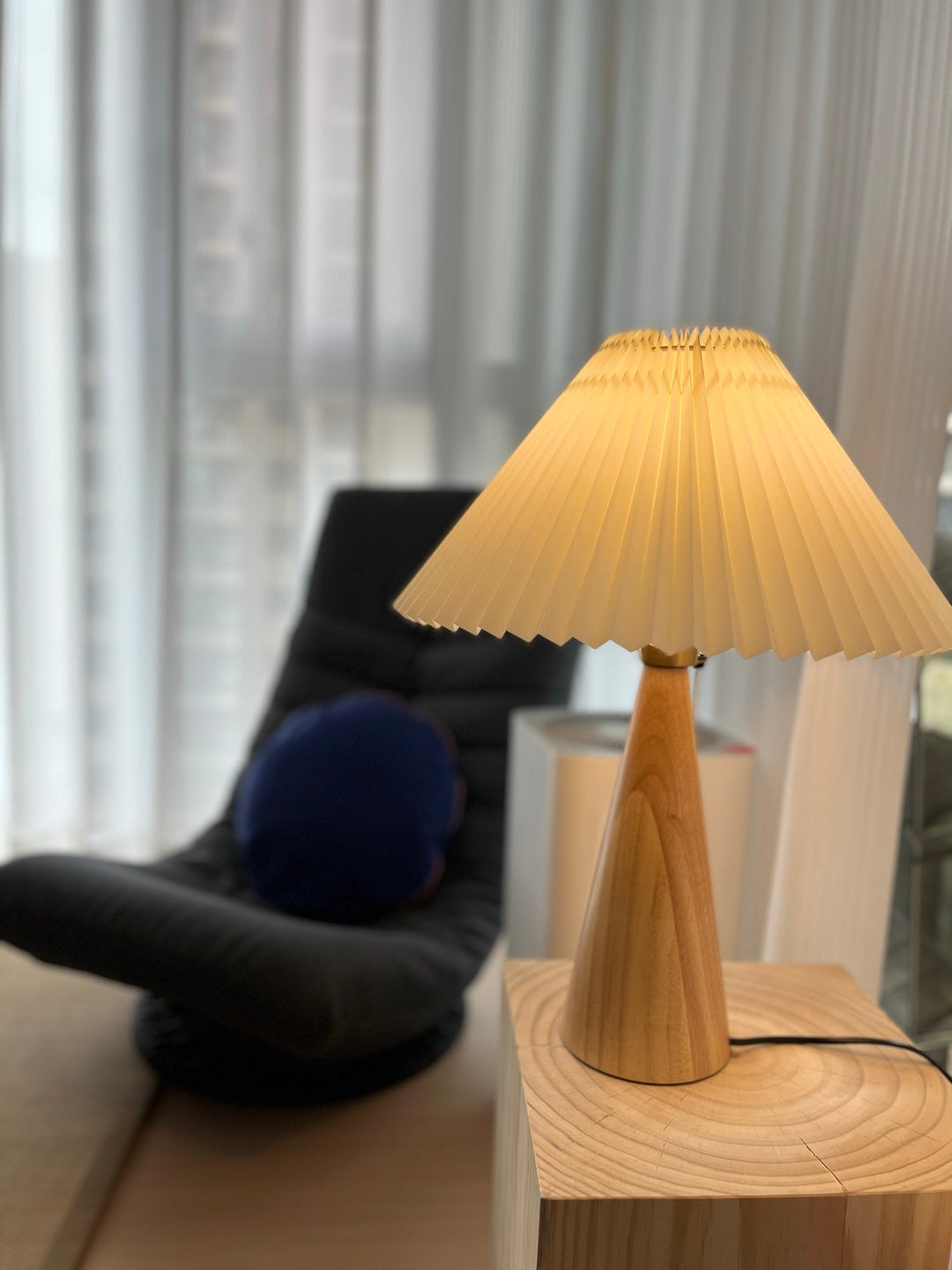 AntiqueRadiance – Elegant Wood and Metal Table Lamp | Kalsten