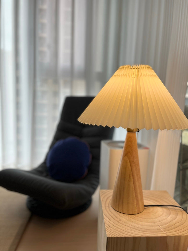 AntiqueRadiance – Elegant Wood and Metal Table Lamp | Kalsten