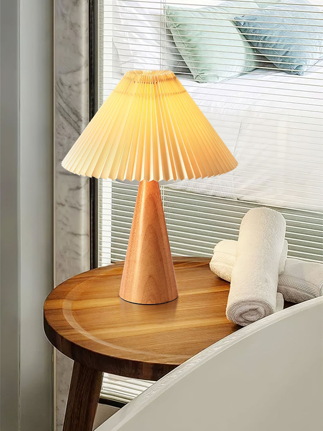 AntiqueRadiance – Elegant Wood and Metal Table Lamp | Kalsten