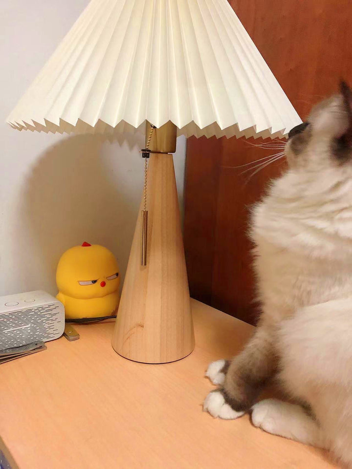 AntiqueRadiance – Elegant Wood and Metal Table Lamp | Kalsten
