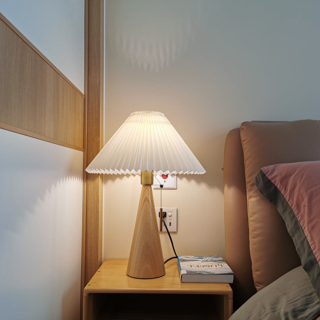 AntiqueRadiance – Elegant Wood and Metal Table Lamp | Kalsten