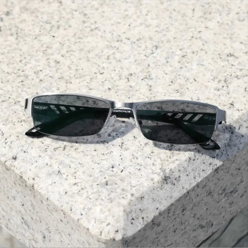 Kalsten | Ultra-light multifocal self-tinting reading glasses