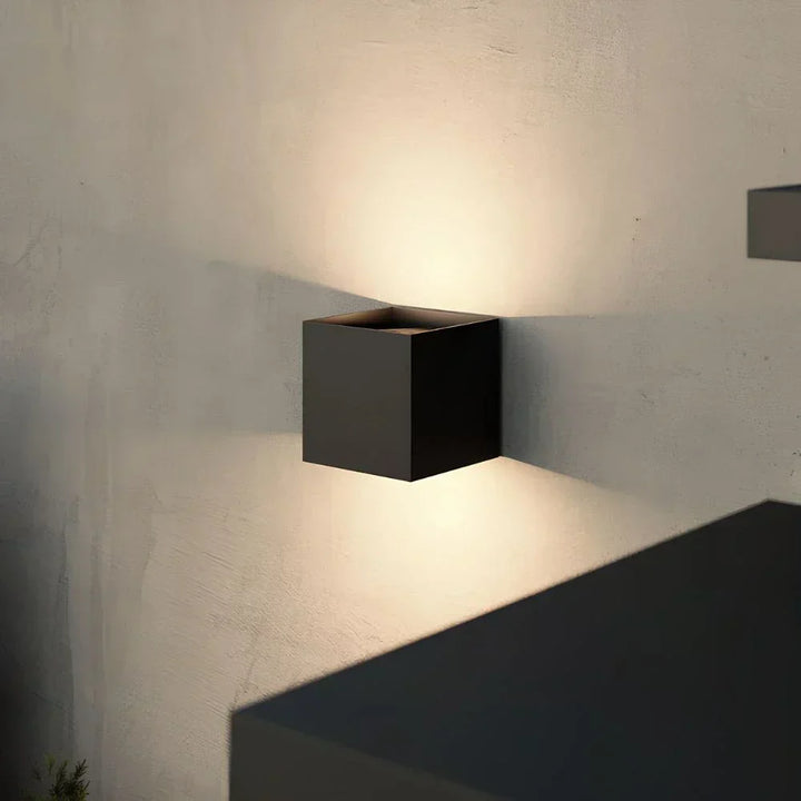 Kalsten | Modern Black Aluminium Wall Light