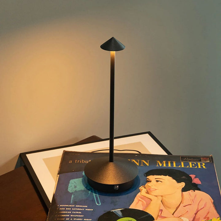 Eindhoven Robyn Arrow LED Table Lamp | Kalsten