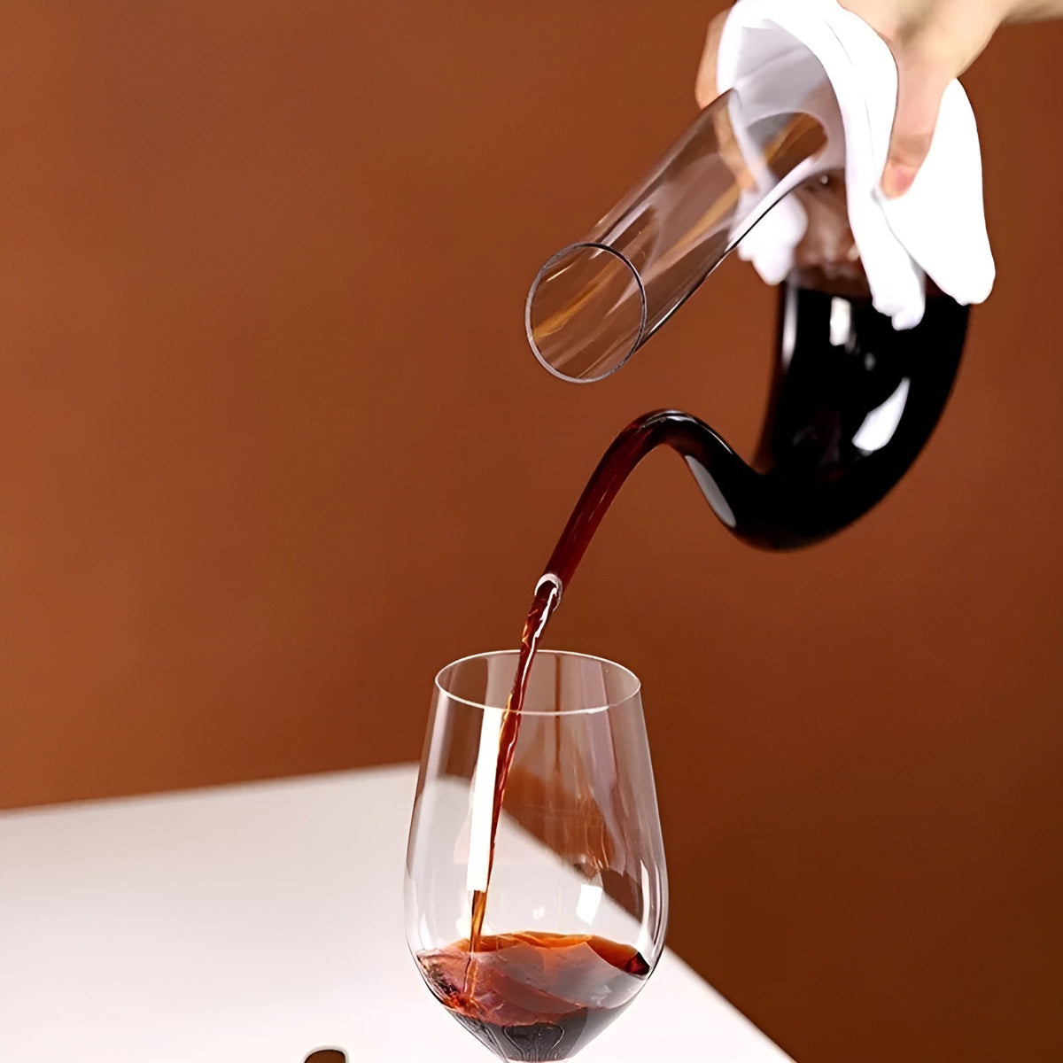 Wine Decanter with Aerator - Hand Bowliftown & Stylish - 1500 ml for Bar & Home - Lead-Free Glass | Bowlift