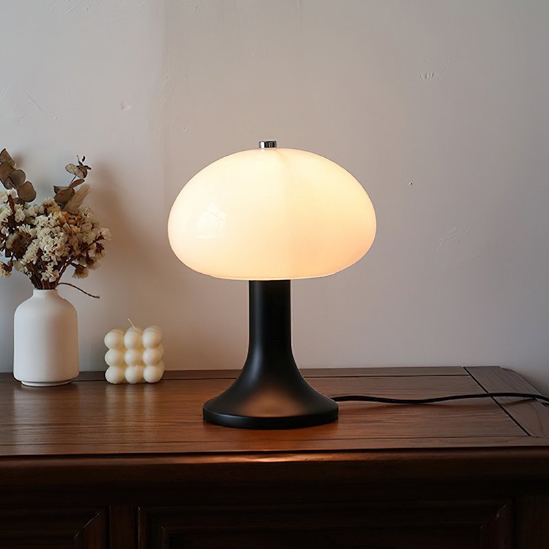 VeroMan Table Lamp | Kalsten