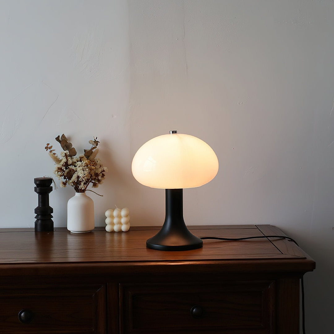 VeroMan Table Lamp | Kalsten