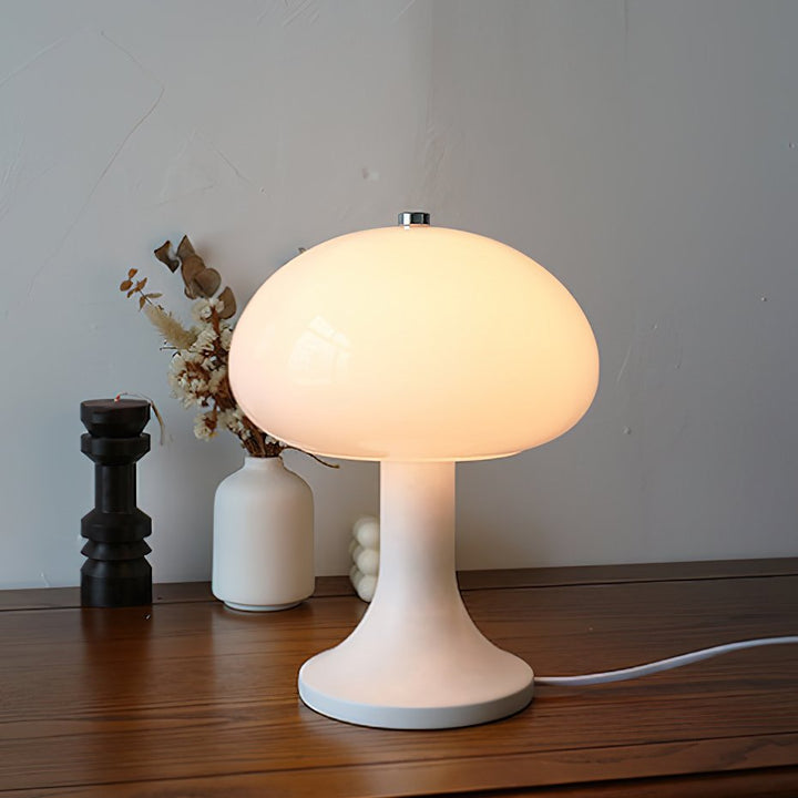 VeroMan Table Lamp | Kalsten