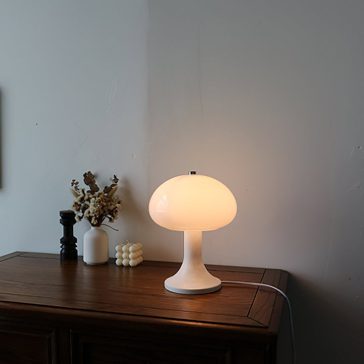 VeroMan Table Lamp | Kalsten