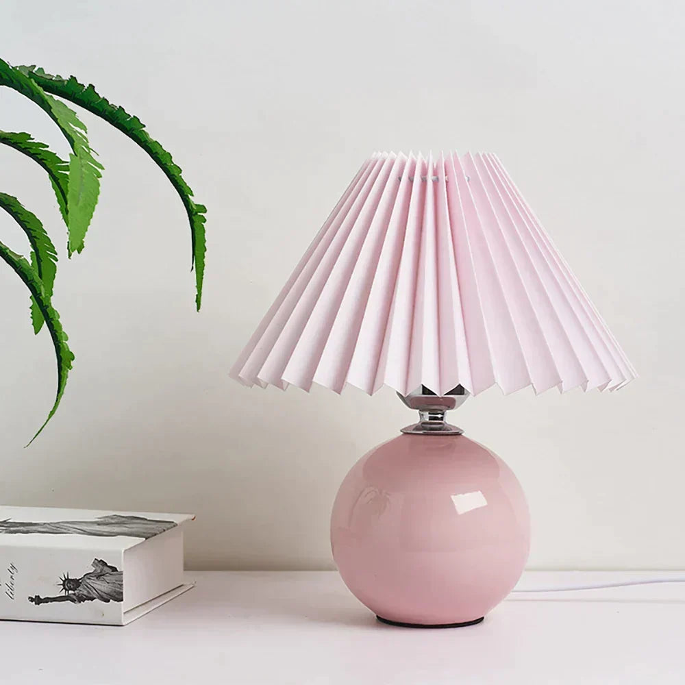 Timeless Lumiere Vintage Table Lamp - Classic Design for Any Space Kalsten