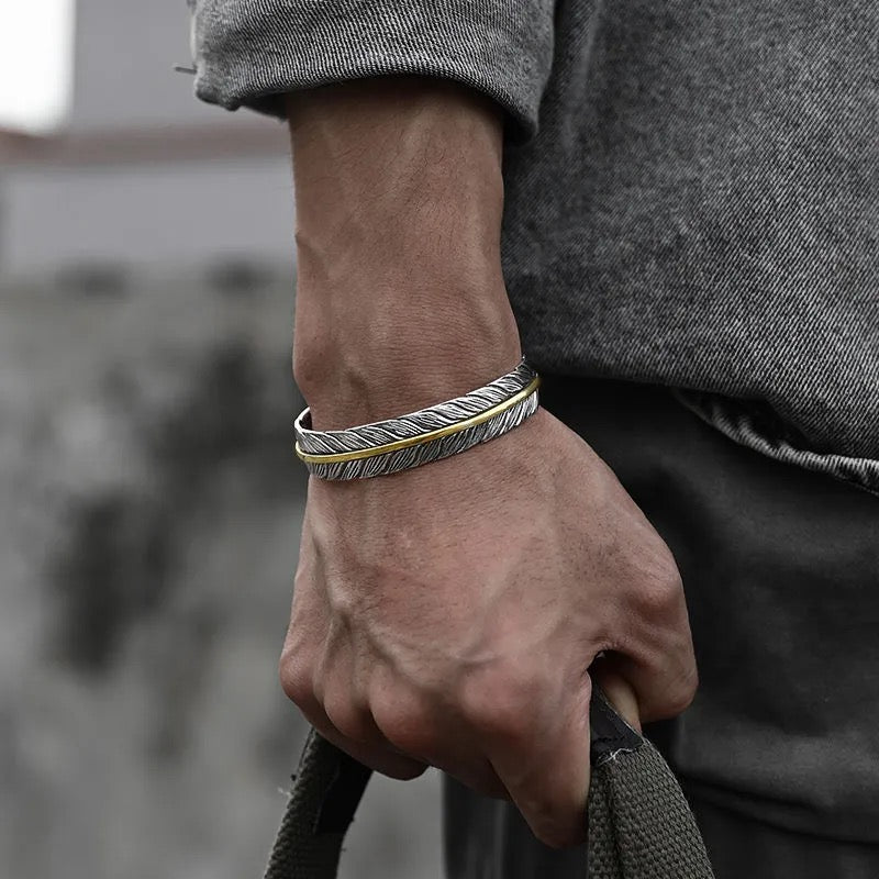 Bird | Vintage-inspired feather bracelet in an Edgy Punk look