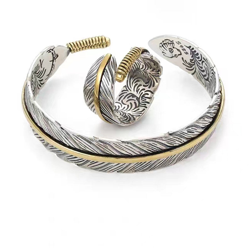 Bird | Vintage-inspired feather bracelet in an Edgy Punk look