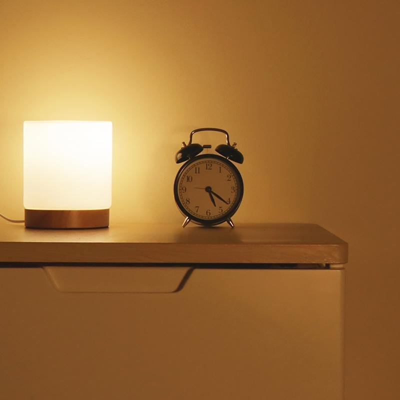 Minimalistic table lamp with touch function and 360° lighting | Kalsten