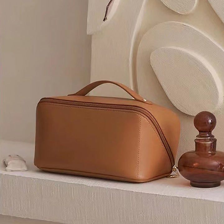 Portable leather travel cosmetic bag | Kalsten