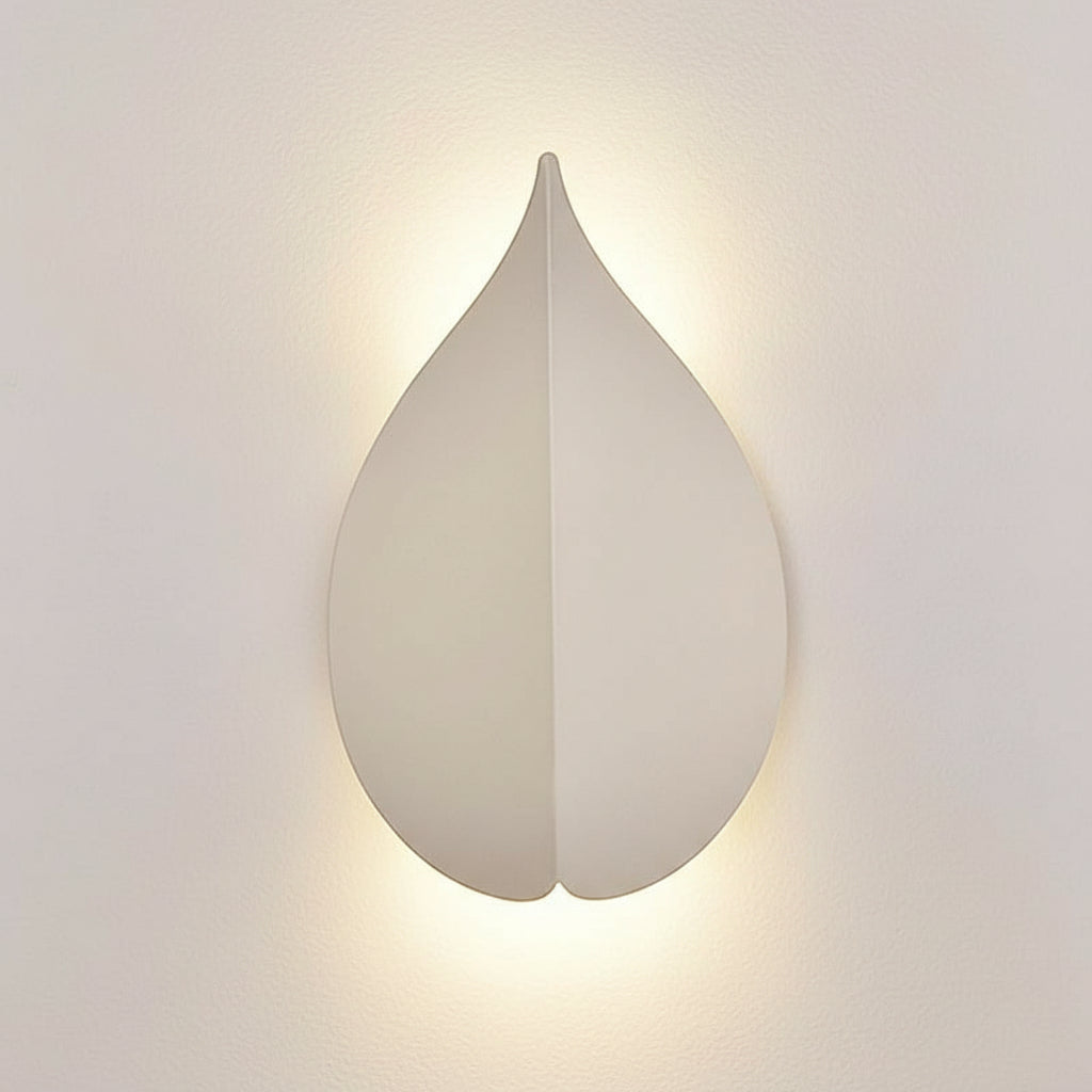 LED Wall Sconce – Leaf Shaped Geometric Iron Acrylic Black White (Integrated LED & 15x25cm) | Kalsten