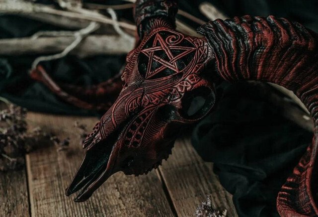 Kalsten | Carved Ram Skull