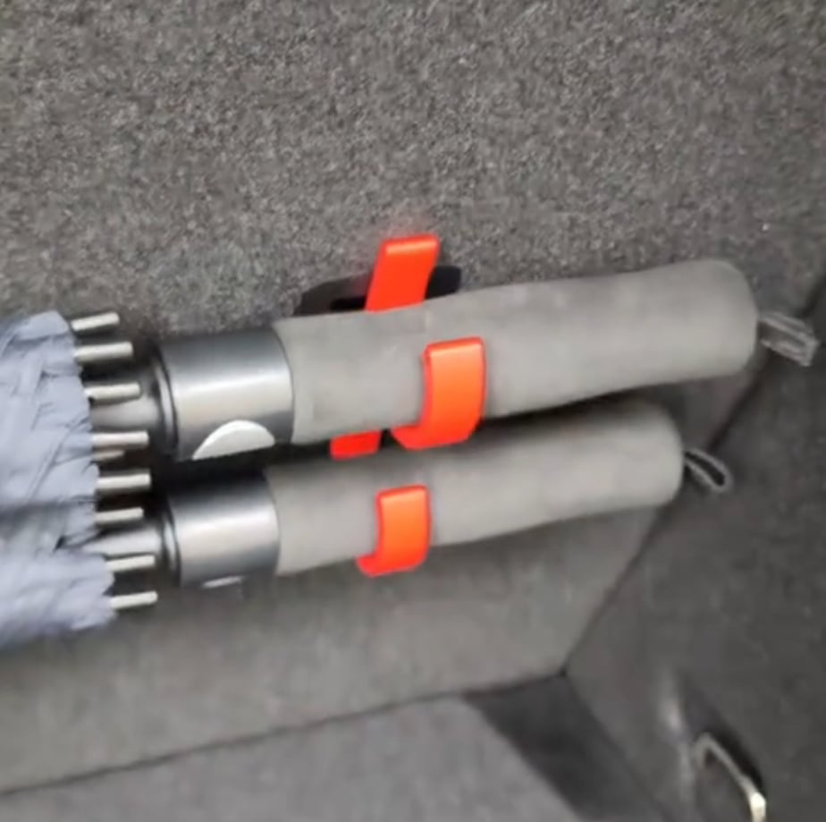 StormGrip — No more chaos in the car: Perfect order and dry feet at the touch of a button! | Kalsten