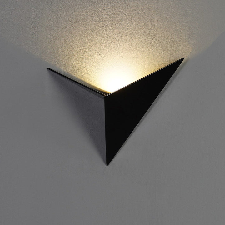 Modern Triangular Wall Lamp - TrigoLux | Kalsten
