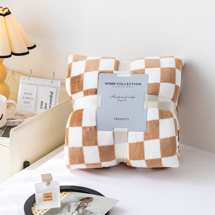 Kalsten | Stylish blanket in checkered pattern for your home