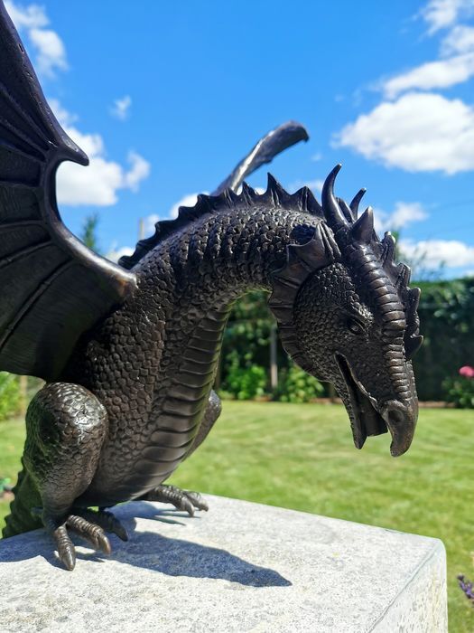 Kalsten | Precision Casting Fire-breathing Dragon Sculpture Waterscape