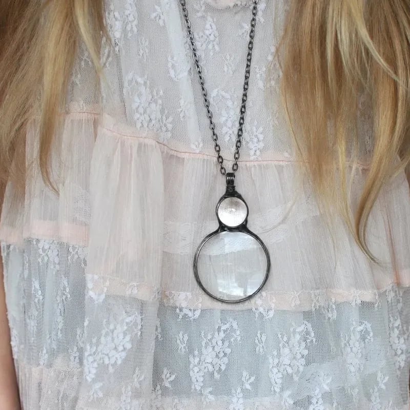 Kalsten | Necklace with magnifying pendant