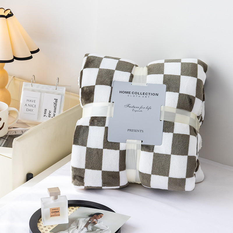 Kalsten | Stylish blanket in checkered pattern for your home