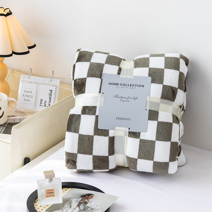 Kalsten | Stylish blanket in checkered pattern for your home