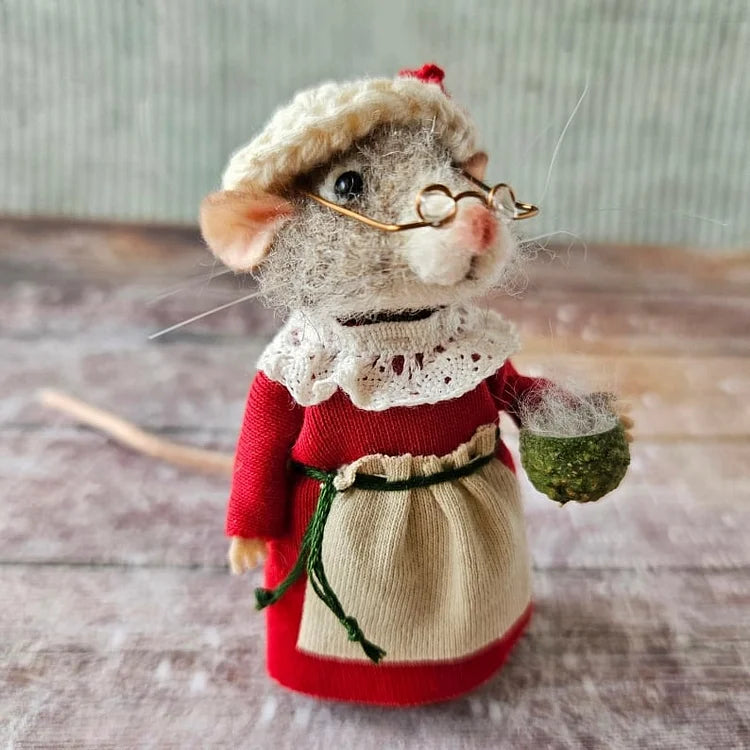 Kalsten | Handmade felt mouse | Christmas decoration & gift idea | Needle felted from wool & fabric | Sustainable