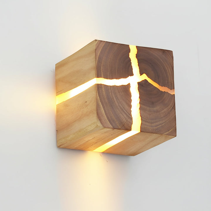 Wood Wall Sconce – Square Cracked Grain Resin LED (G4 Warm White & 8x8cm) | Kalsten