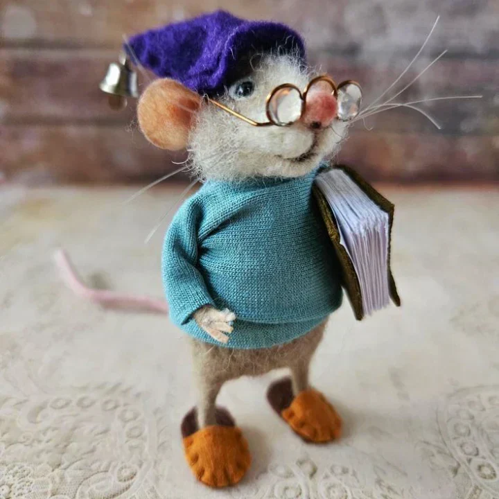 Kalsten | Handmade felt mouse | Christmas decoration & gift idea | Needle felted from wool & fabric | Sustainable