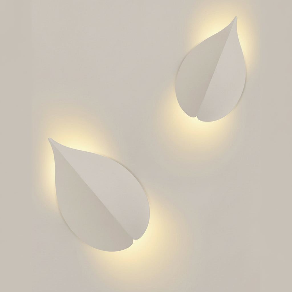 LED Wall Sconce – Leaf Shaped Geometric Iron Acrylic Black White (Integrated LED & 15x25cm) | Kalsten